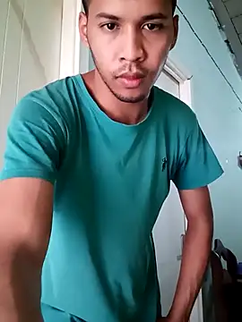 gymboy-erick23 online show from 12, 4, 2026