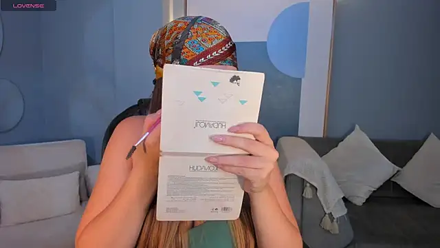 Snapshot of BellaRose_X chatting on 11, 10, 2025 BellaRose X online show from 11, 10, 2025