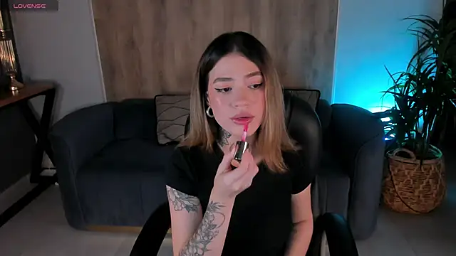 ViolettHansson online show from 13, 3, 2025