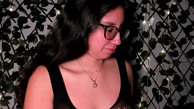 Snapshot of CoralineSanchez chatting on 15, 11, 2025 CoralineSanchez online show from 15, 11, 2025