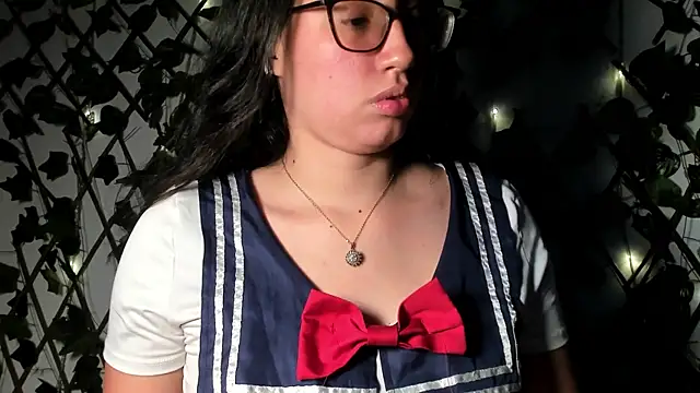 Snapshot of CoralineSanchez chatting on 17, 11, 2025 CoralineSanchez online show from 17, 11, 2025