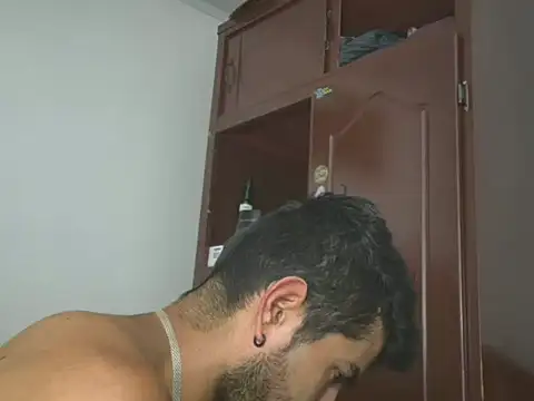 Snapshot of hideonbush051 chatting on 6, 3, 2026 hideonbush051 online show from 6, 3, 2026