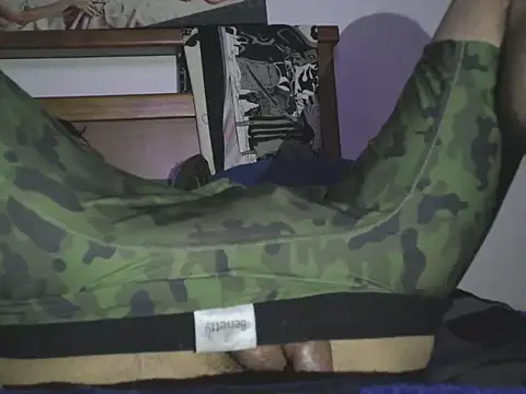 Snapshot of hideonbush051 chatting on 18, 3, 2026 hideonbush051 online show from 18, 3, 2026