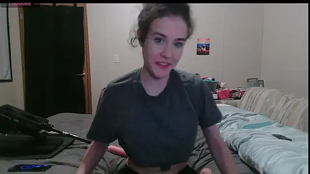 Snapshot of rileyyb_ chatting on 6, 8, 2026 rileyyb online show from 6, 8, 2026