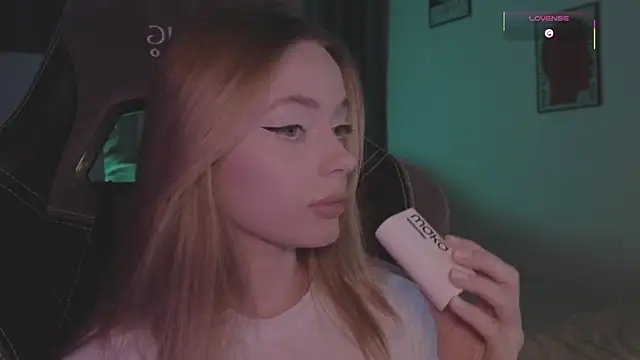  MayShy  online show from 17, 9, 2025