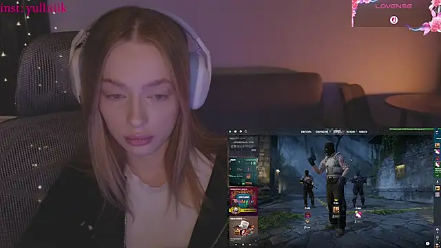 Snapshot of _MayShy_ chatting on 19, 12, 2025 MayShy online show from 19, 12, 2025