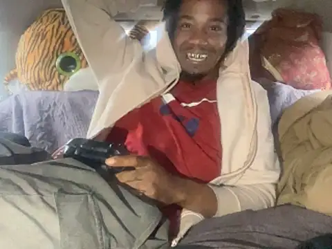 SlimeCrownzOut5 online show from 24, 11, 2025