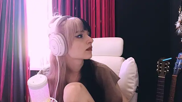 Snapshot of Avi_Nile chatting on 2, 4, 2026 Avi Nile online show from 2, 4, 2026