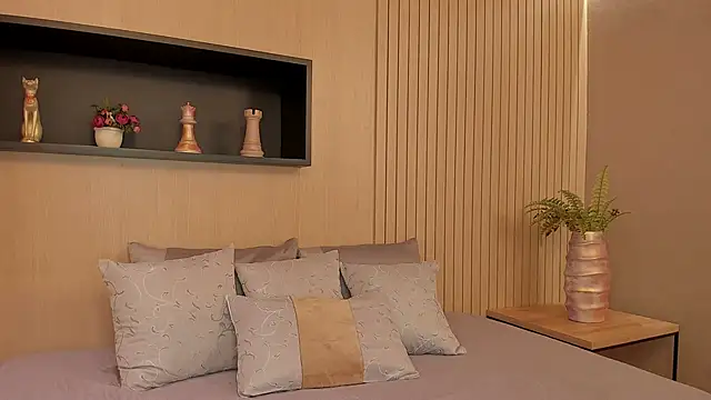 IrisBaker online show from 21, 2, 2025