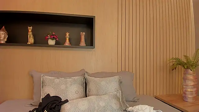 IrisBaker online show from 19, 3, 2025