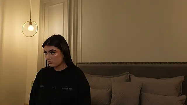 IrisBaker online show from 6, 10, 2025