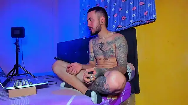 Snapshot of smoker445 chatting on 3, 4, 2026 smoker445 online show from 3, 4, 2026