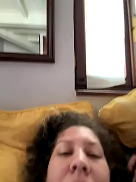 Snapshot of andreinitahg chatting on 17, 12, 2025 andreinitahg online show from 17, 12, 2025