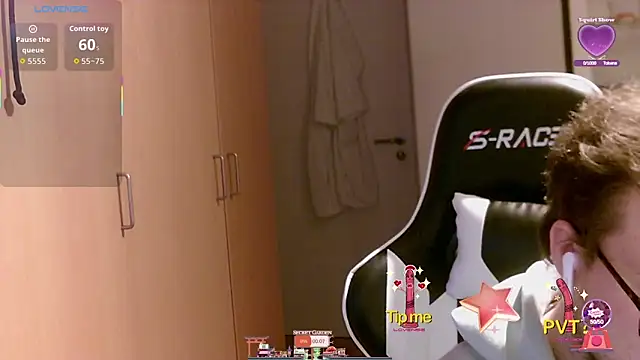 Snapshot of larsgessner30 chatting on 5, 4, 2026 larsgessner30 online show from 5, 4, 2026