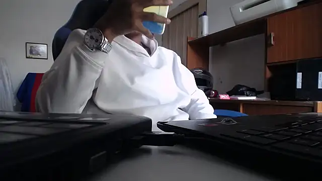 yohatinelly07 online show from 2, 12, 2025