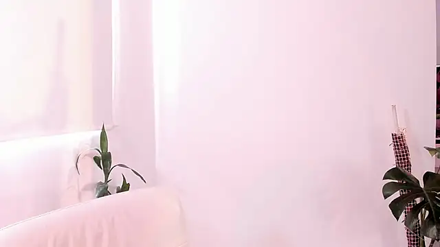 Snapshot of rossth1 chatting on 18, 3, 2026 rossth1 online show from 18, 3, 2026