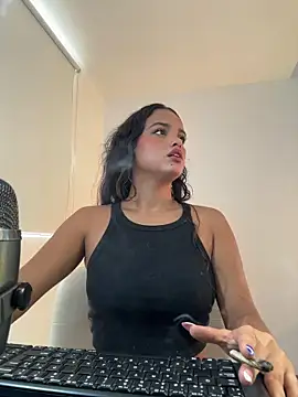 Snapshot of rossth1 chatting on 26, 3, 2026 rossth1 online show from 26, 3, 2026