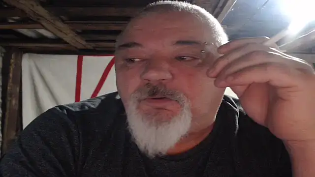 Newfiesausage1972 online show from 16, 12, 2025