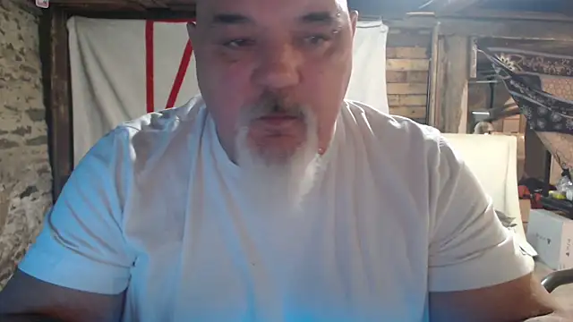 Newfiesausage1972 online show from 11, 2, 2026