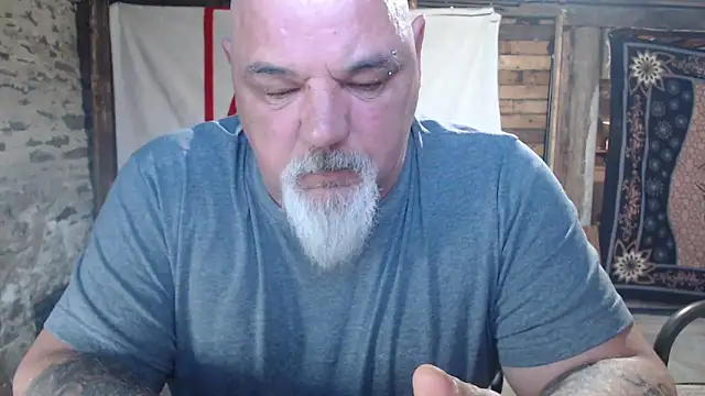 Snapshot of Newfiesausage1972 chatting on 1, 5, 2026 Newfiesausage1972 online show from 1, 5, 2026