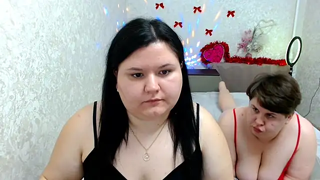 Snapshot of BeckyAndHellen chatting on 12, 1, 2025 BeckyAndHellen online show from 12, 1, 2025