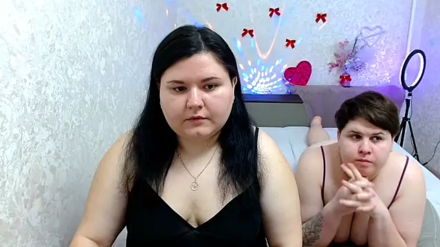 Snapshot of BeckyAndHellen chatting on 5, 2, 2025 BeckyAndHellen online show from 5, 2, 2025