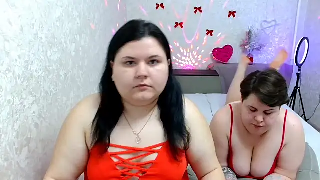 Snapshot of BeckyAndHellen chatting on 5, 2, 2025 BeckyAndHellen online show from 5, 2, 2025