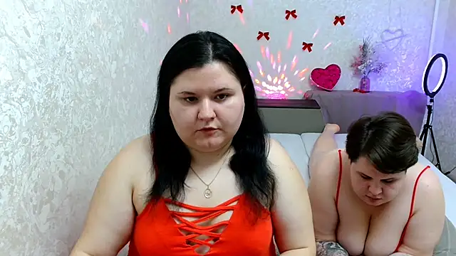 Snapshot of BeckyAndHellen chatting on 5, 2, 2025 BeckyAndHellen online show from 5, 2, 2025