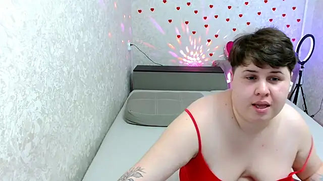 Snapshot of BeckyAndHellen chatting on 19, 2, 2025 BeckyAndHellen online show from 19, 2, 2025