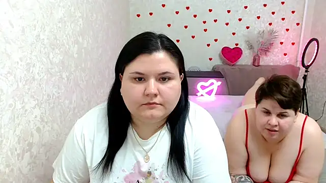 Snapshot of BeckyAndHellen chatting on 3, 3, 2025 BeckyAndHellen online show from 3, 3, 2025