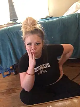 Snapshot of blndpolkadot chatting on 28, 1, 2025 blndpolkadot online show from 28, 1, 2025