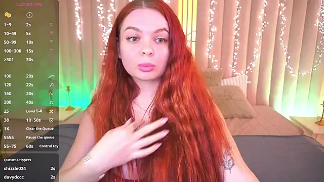 Snapshot of CarolinaDia chatting on 6, 4, 2026 CarolinaDia online show from 6, 4, 2026