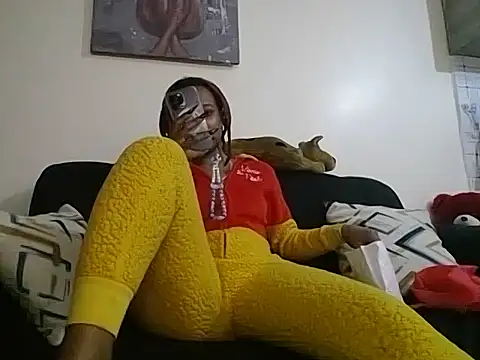 hoely grail01 online show from 16, 12, 2025