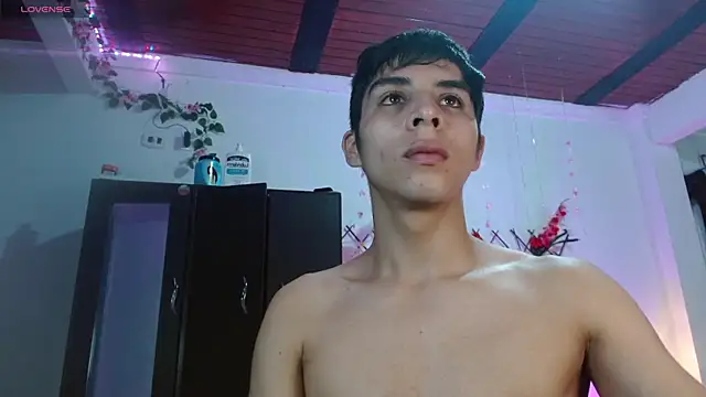 Snapshot of justin_alexxx chatting on 13, 12, 2024 justin alexxx online show from 13, 12, 2024