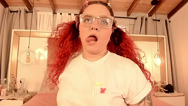 Twwiiggy online show from 5, 2, 2025