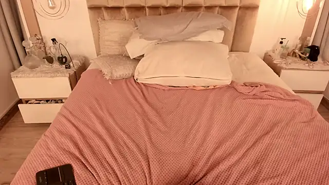 Twwiiggy online show from 11, 2, 2025