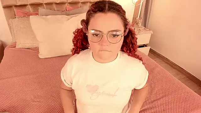 Twwiiggy online show from 15, 2, 2025