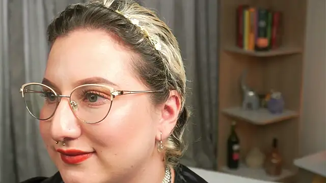 Snapshot of Ximenna_Cruz chatting on 3, 4, 2026 Ximenna Cruz online show from 3, 4, 2026