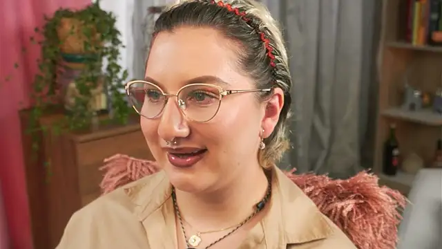 Snapshot of Ximenna_Cruz chatting on 4, 4, 2026 Ximenna Cruz online show from 4, 4, 2026