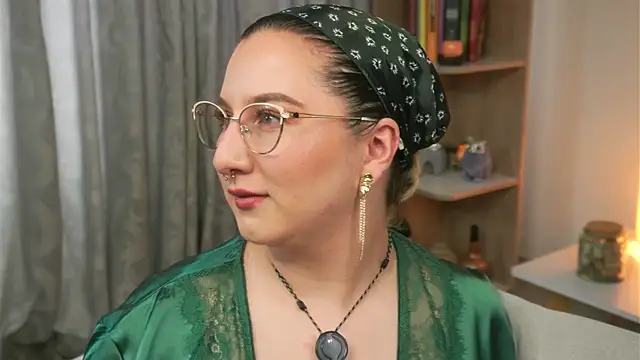 Snapshot of Ximenna_Cruz chatting on 6, 4, 2026 Ximenna Cruz online show from 6, 4, 2026