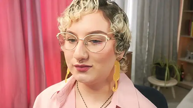 Snapshot of Ximenna_Cruz chatting on 13, 4, 2026 Ximenna Cruz online show from 13, 4, 2026