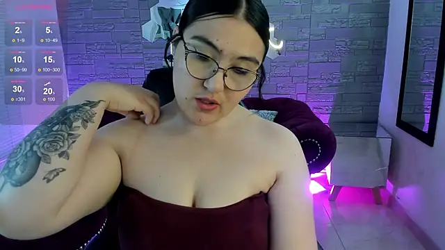 Snapshot of conniejames_m chatting on 19, 11, 2025 conniejames m online show from 19, 11, 2025