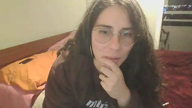 Snapshot of atenealovve_77 chatting on 24, 10, 2025 atenealovve 77 online show from 24, 10, 2025