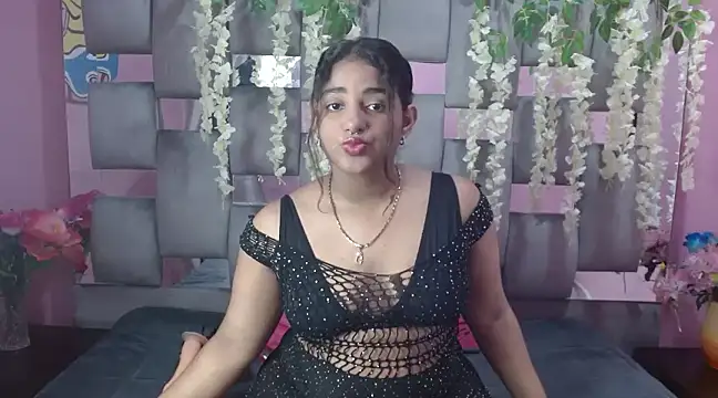 Snapshot of Sofia_Hernandez_ chatting on 14, 12, 2024 Sofia Hernandez online show from 14, 12, 2024