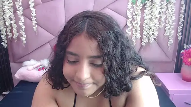 Snapshot of Sofia_Hernandez_ chatting on 16, 4, 2026 Sofia Hernandez online show from 16, 4, 2026