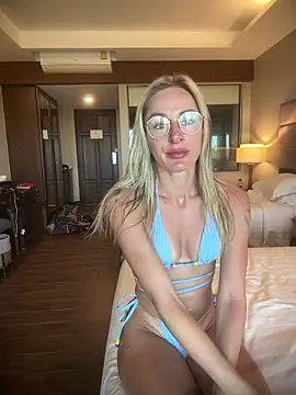 Snapshot of Liana_Lou chatting on 2, 4, 2026 Liana Lou online show from 2, 4, 2026