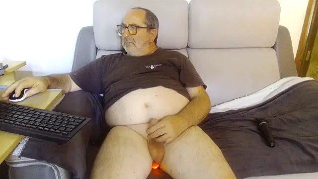 Snapshot of gillou1234 chatting on 22, 6, 2026 gillou1234 online show from 22, 6, 2026