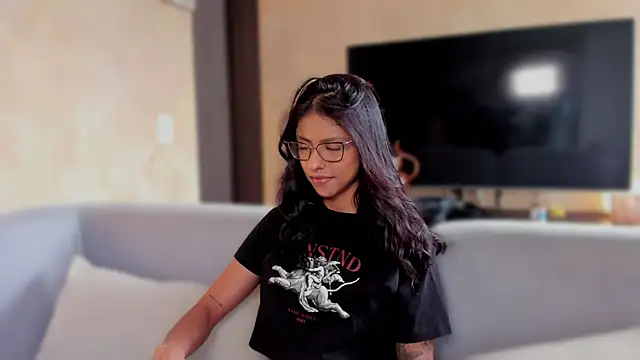 Snapshot of mariana_lopez1 chatting on 18, 9, 2025 mariana lopez1 online show from 18, 9, 2025