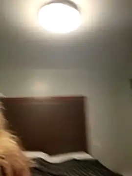 Snapshot of allissonw13 chatting on 14, 4, 2026 allissonw13 online show from 14, 4, 2026