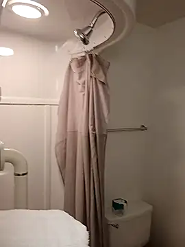 Snapshot of allissonw13 chatting on 20, 4, 2026 allissonw13 online show from 20, 4, 2026